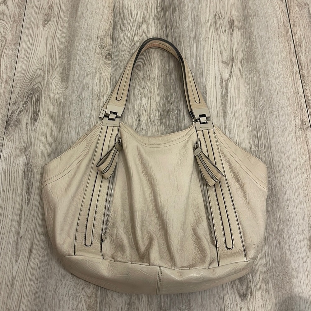 B. makowsky genuine leather purse